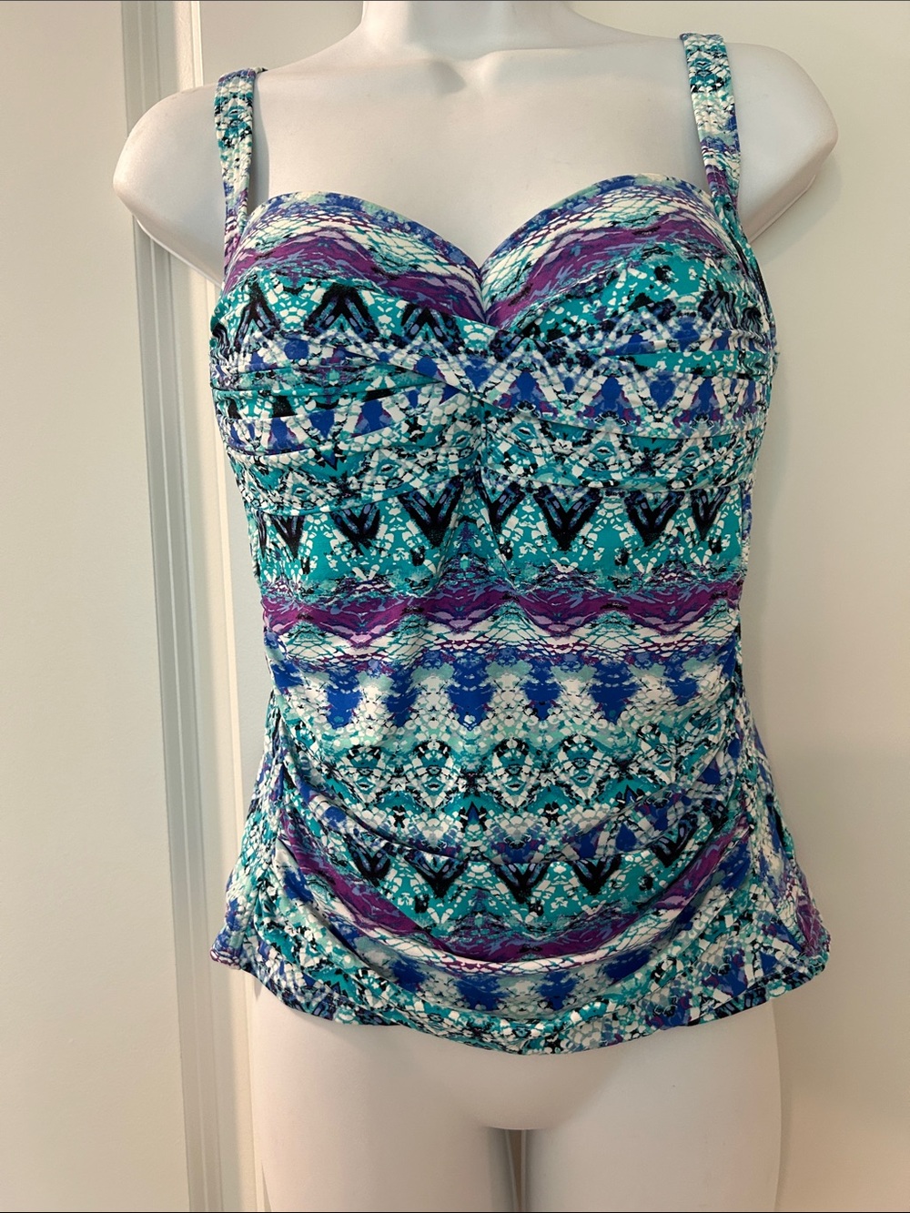 NIPTUCK Women’s Multi-Color Printed Tankini with Supportive Cups